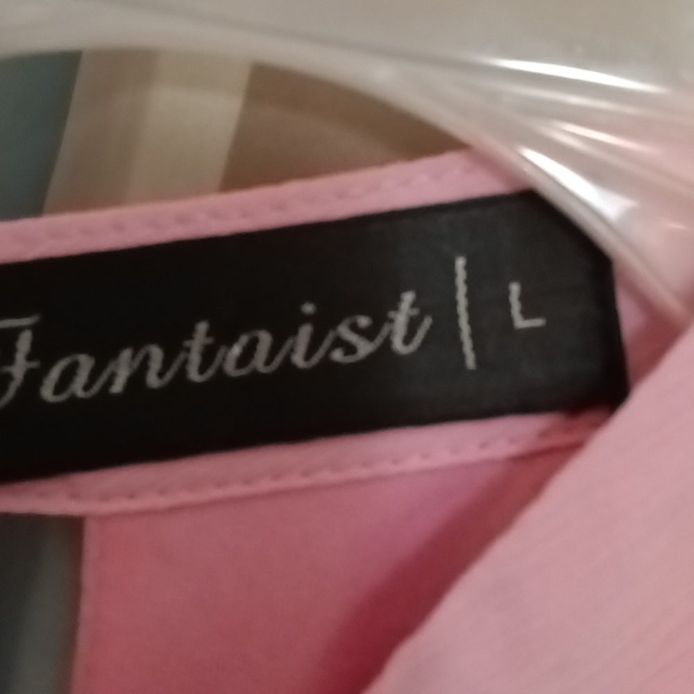 Fantaist beautiful pink halter dress w v-neck in back and laced bottom Size Lrg